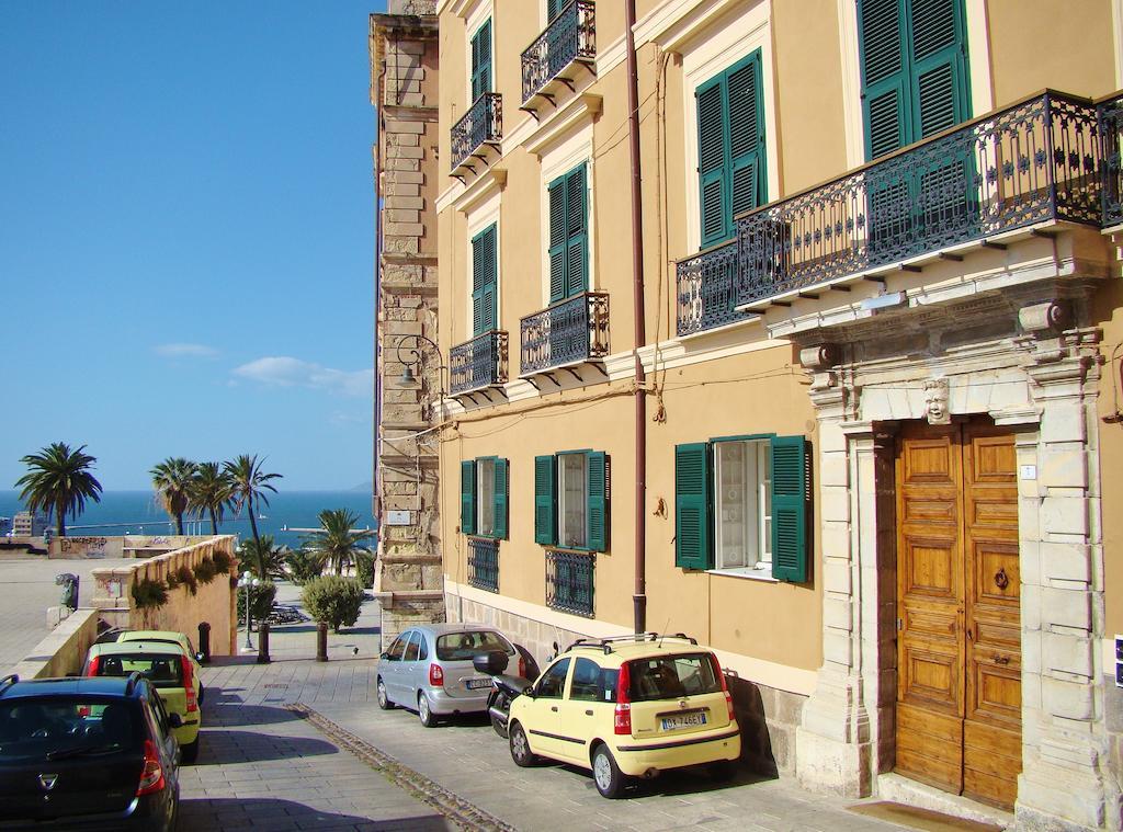 דירות קליארי Residenze Palazzo Pes חדר תמונה